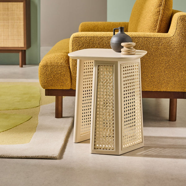 طاوله جانبيه بتصميم دار