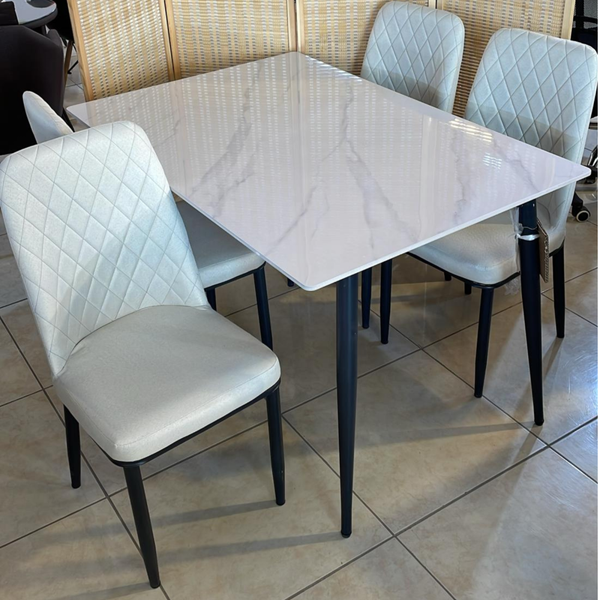 طاولة طعام كلاسيكيه متعددة الالوان