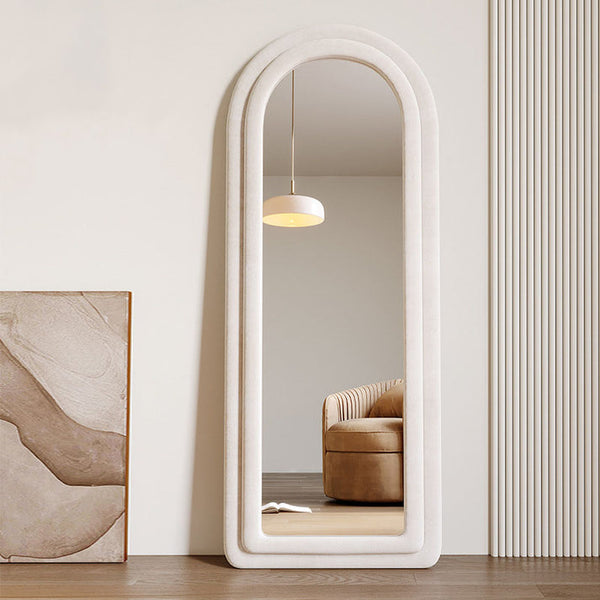 مرأه مخمليه بتصميم عصري