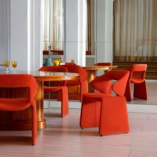 كرسى طعام بتصميم فريد