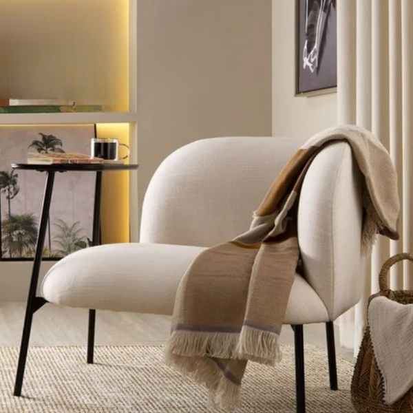 كرسى مزود بتكايه بتصميم عملى