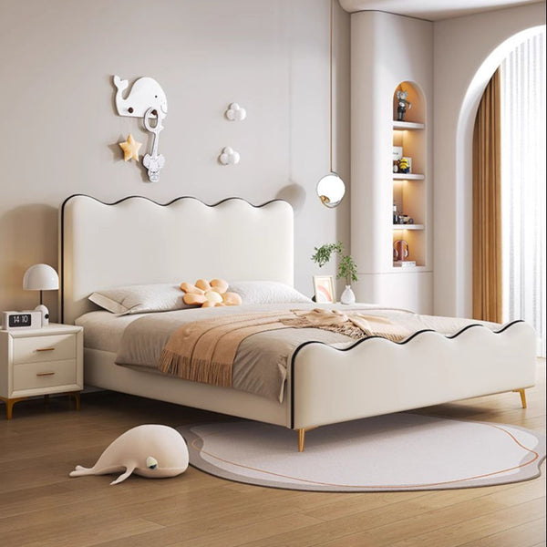 سرير أطفال بتصميم كلاسيكى