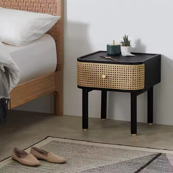 طاولة سرير أنيقه