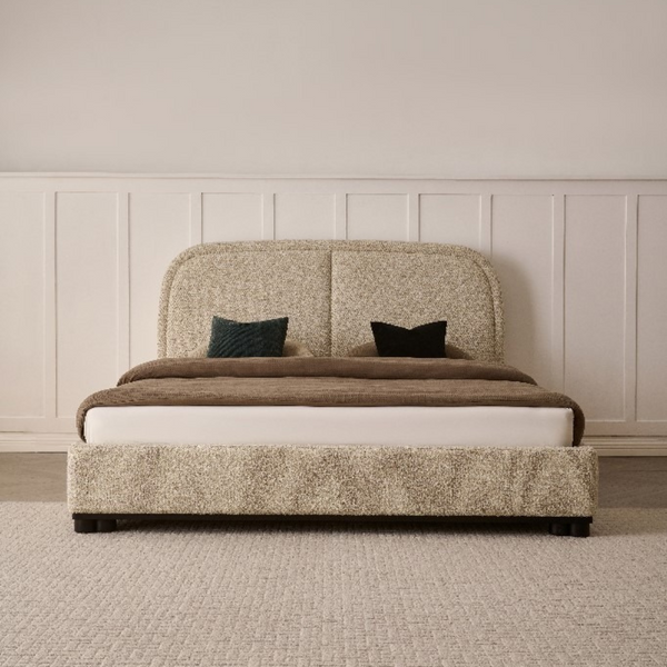 سرير بتصميم أنيق و عصري