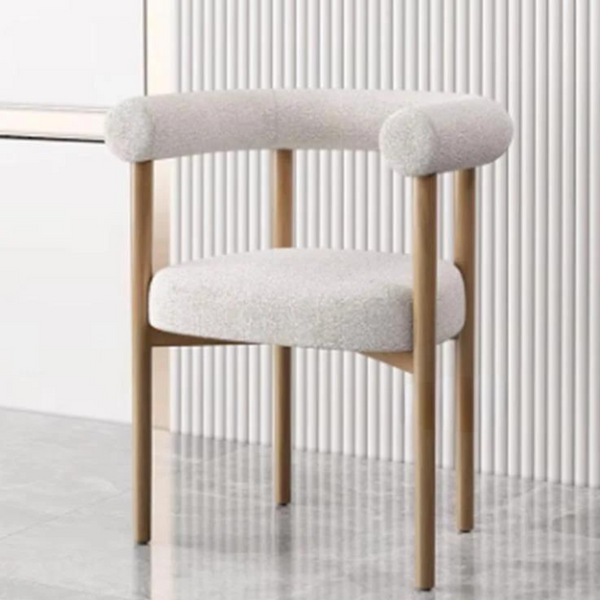 كرسي بتصميم أنيق ومريح