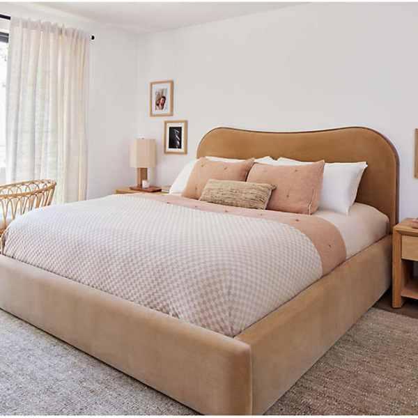 سرير كلاسيكي مميز