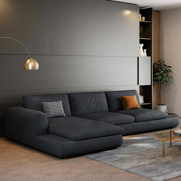 أريكة عصرية بتصميم بسيط وأنيق