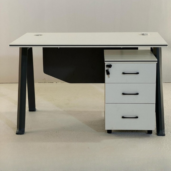 مكتب عصري متعدد الاستخدامات