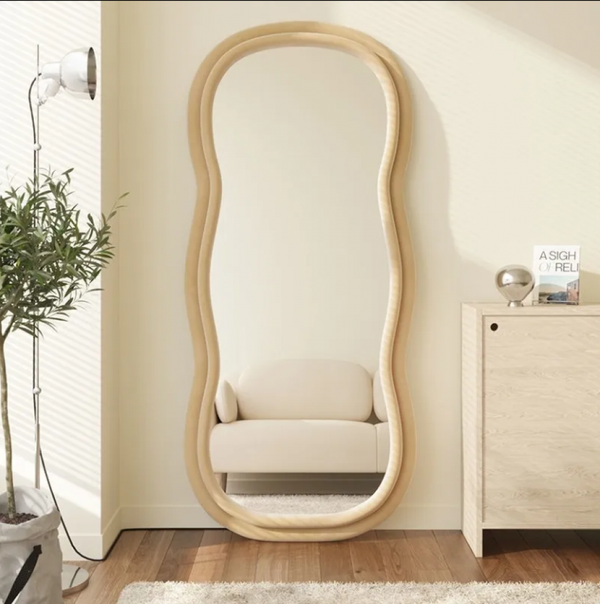 مرأه بتصميم دار